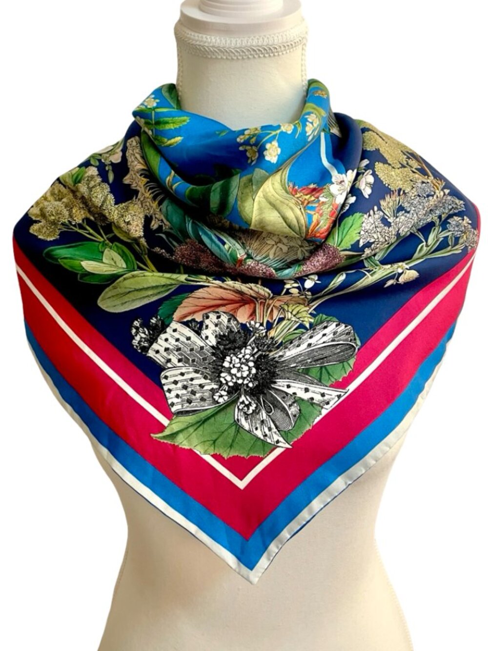 ST Piece Botanical Silk Scarf Made in England Double Sided 34” x 34” 🇬🇧